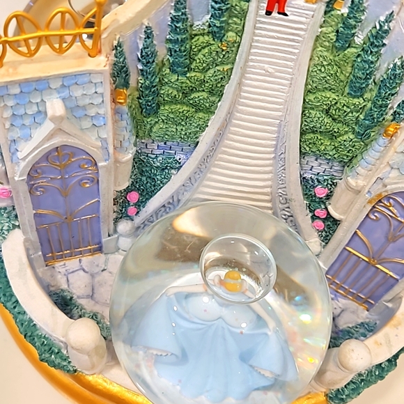 Disney  A Wish Your Heart Makes  3 sided rotating figurine w/snow globes. - Picture 11 of 16